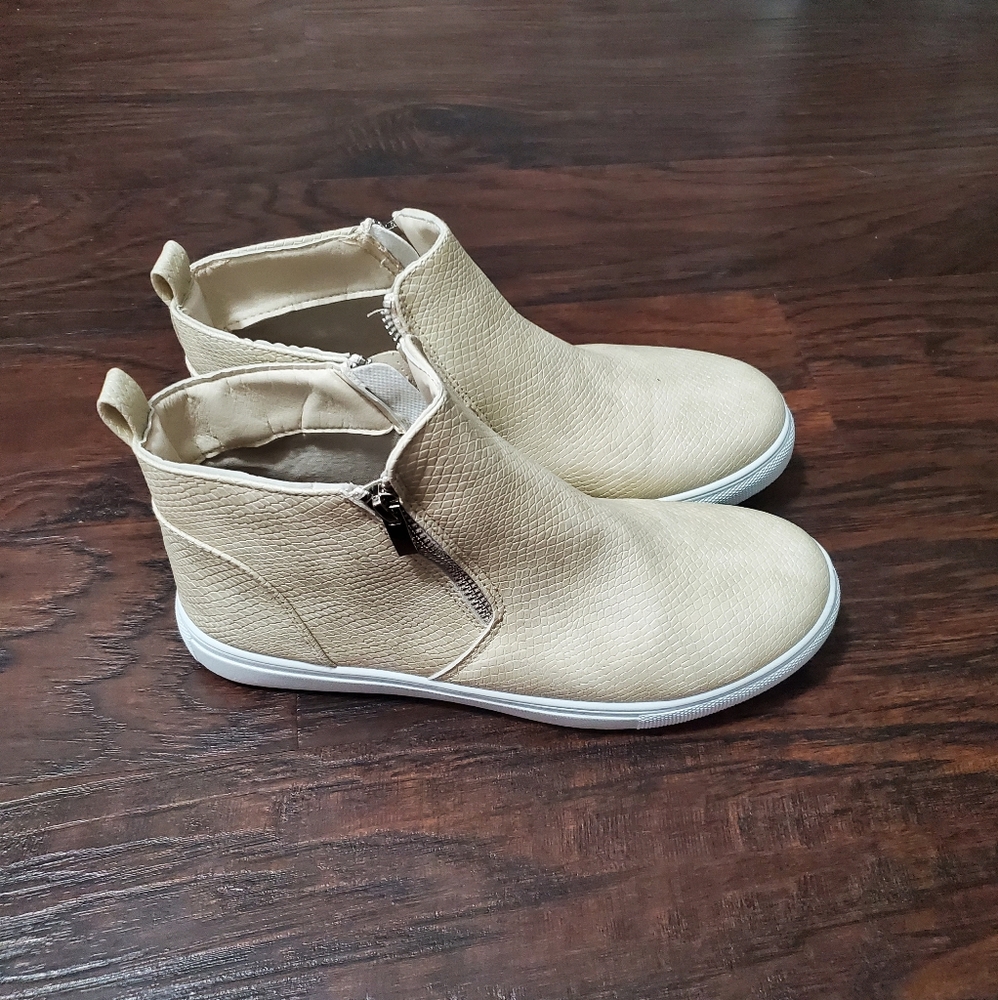 Queen George | Hight Top Fashion Sneaker
